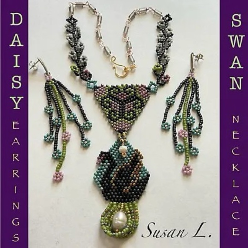 Black Swan on Her Nest : Necklace & Earrings - Freshwater pearls & seed beads.